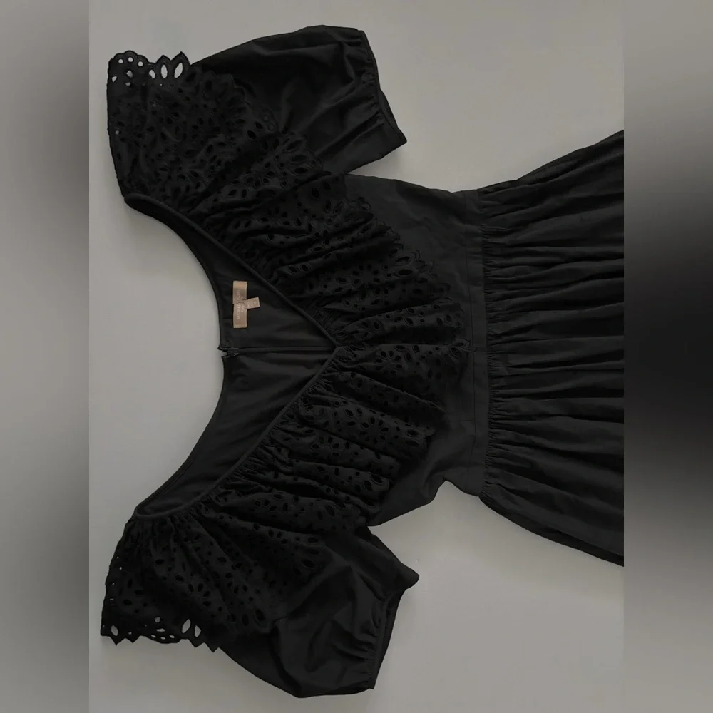 $2K Michael Kors Collection COTTON POPLIN PUFF-SLEEVE EYELET DRESS IN BLACK 6 - Picture 4 of 12